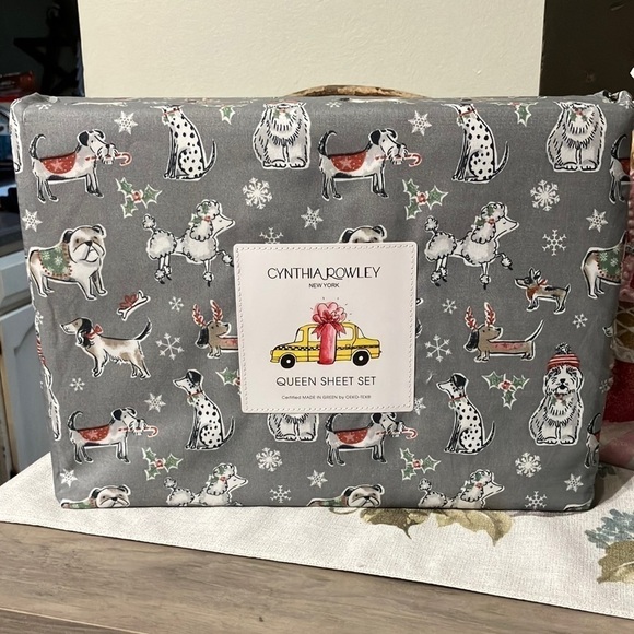 NEW QUEEN CYNTHIA ROWLEY FESTIVE DOGS POODLES, DALMATIONS, W/ HOLLY SHEET SET - Picture 1 of 8
